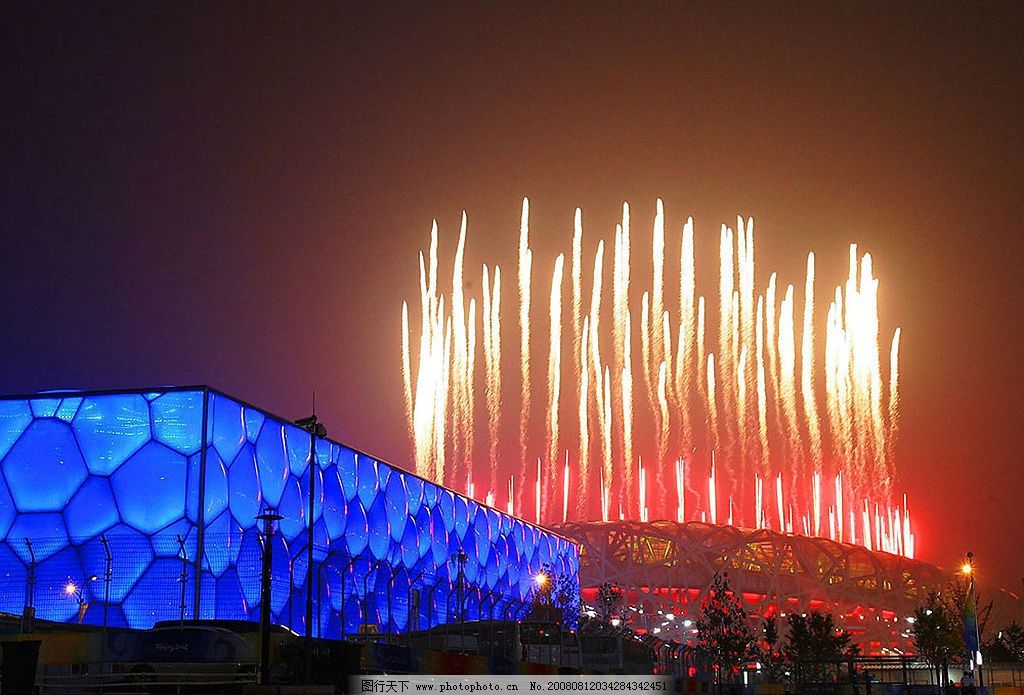 北京奥运会开幕式焰火鸟巢水立方图片