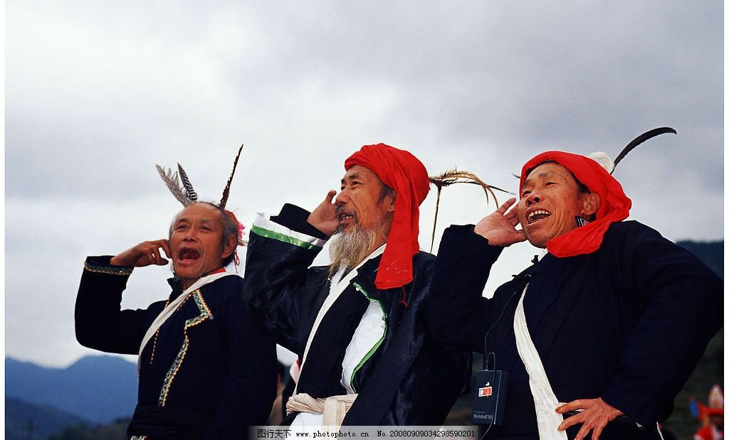 老伯唱山歌图片